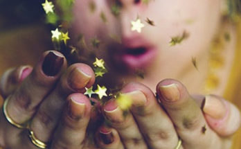 How-to-Remove-Glitter-From-Your-Clothing,-Face,-Nails-and-Hair
